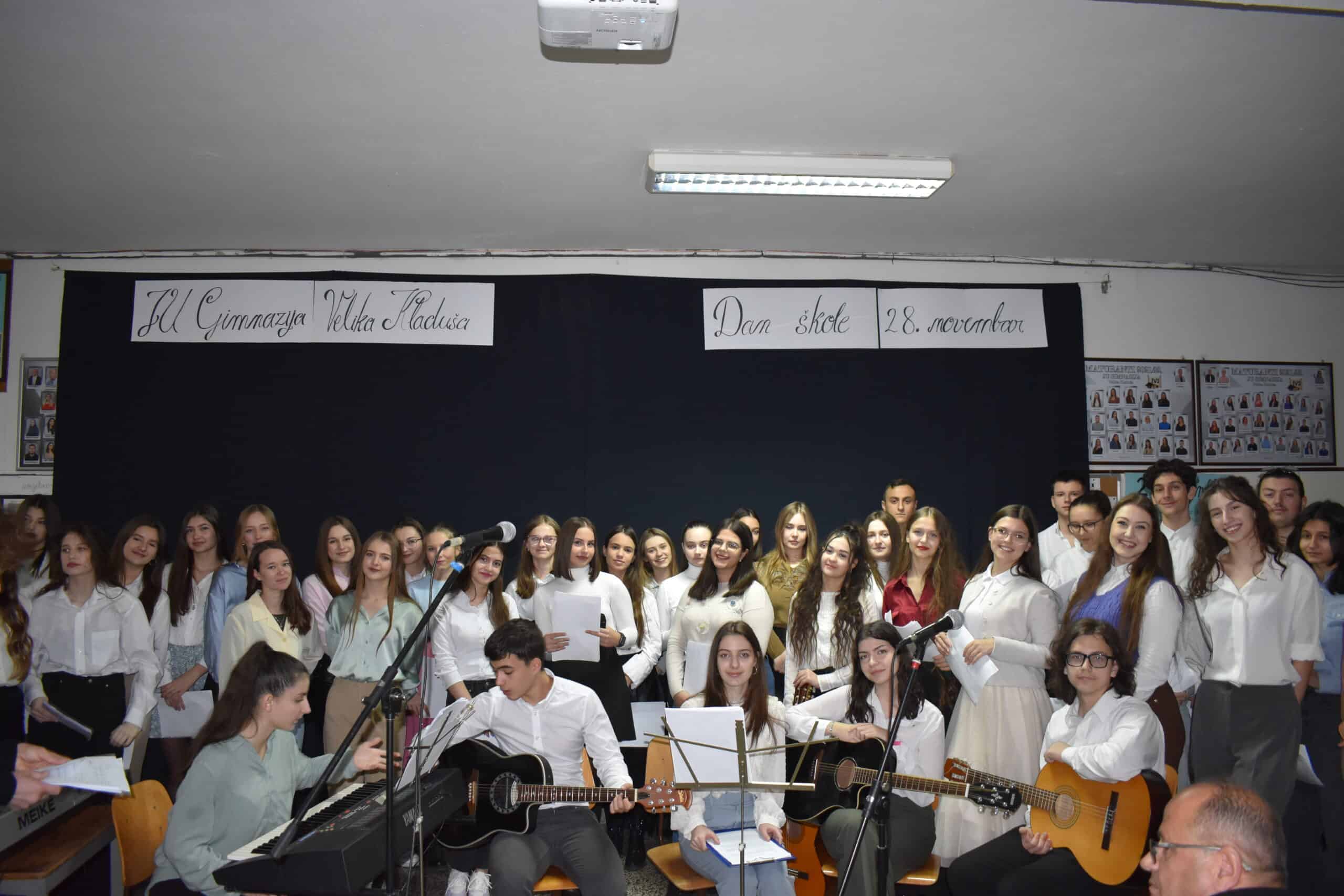 <strong>VELIKOKLADUŠKA GIMNAZIJA PROSLAVILA 61. GODINU POSTOJANJA</strong>