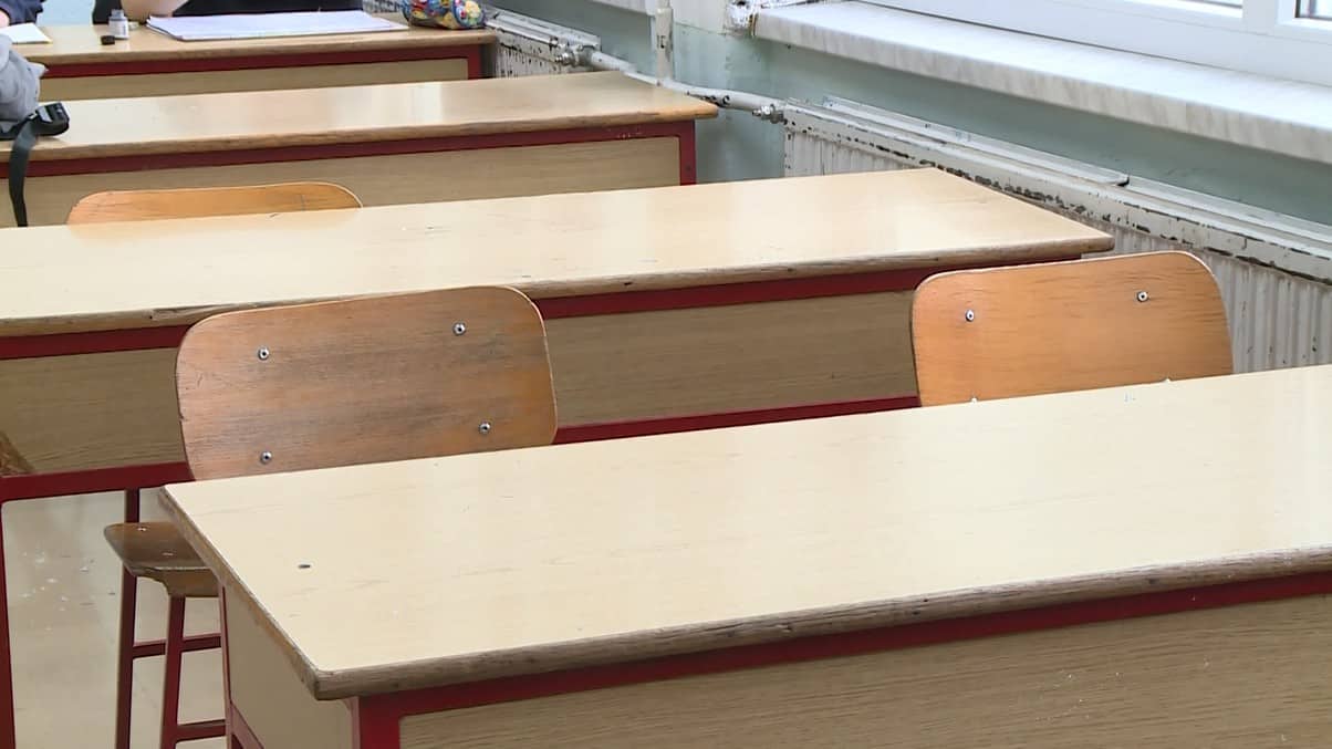 OBUSTAVLJEN PRIJEVOZ UČENIKA: ŠKOLSKE KLUPE BEZ UČENIKA NEMAJU BUDUĆNOST, BAŠ KAO NI UČENICI BEZ ŠKOLSKIH KLUPA