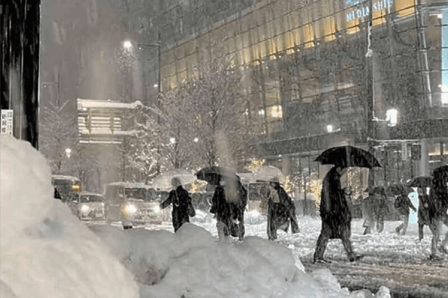 Nakon SAD-a snijeg okovao i Japan: Poginulo 17 ljudi, skoro 100 povrijeđenih