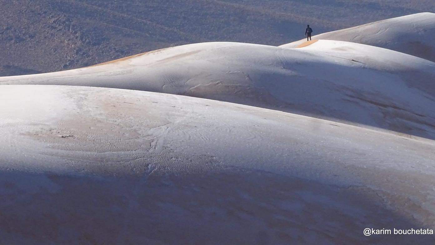 Nesvakidašnji prizori: Snijeg pao u pustinji i prekrio pješčane dine