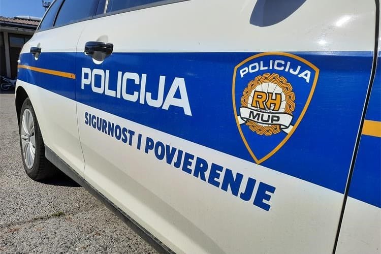 Prevrnuo se autobus u Hrvatskoj, jedna osoba poginula, više ozlijeđenih