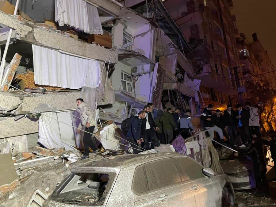 Snažan zemljotres pogodio Tursku, desetine poginulih