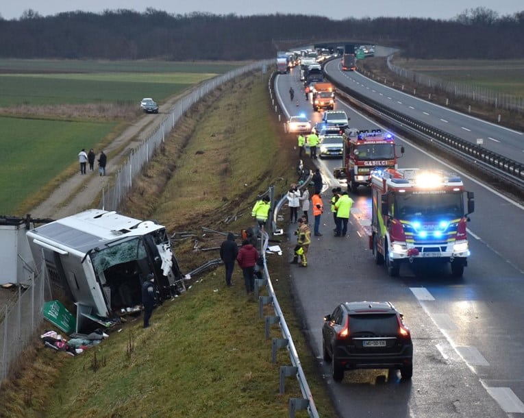 Slovenija: Kod Murske Sobote sletio autobus, troje poginulih, više ozlijeđenih