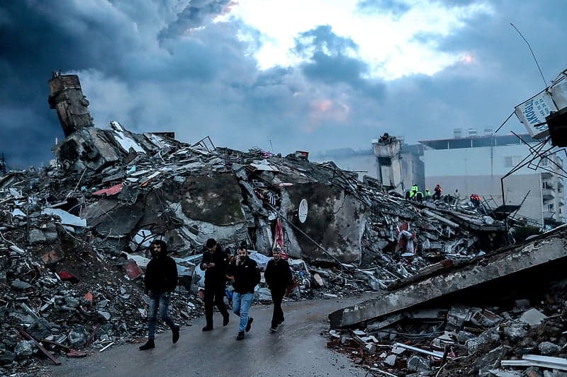 Broj poginulih u zemljotresu u Turskoj i Siriji prešao cifru od 5.000 osoba