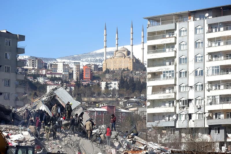 Zemljotres u Turskoj: Broj žrtava premašio 15.000, dvije žene pronađene žive nakon 62 sata