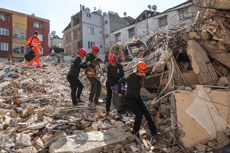 Najmanje jedna osoba poginula i mnoštvo povrijeđenih u potresu koji je danas pogodio Tursku
