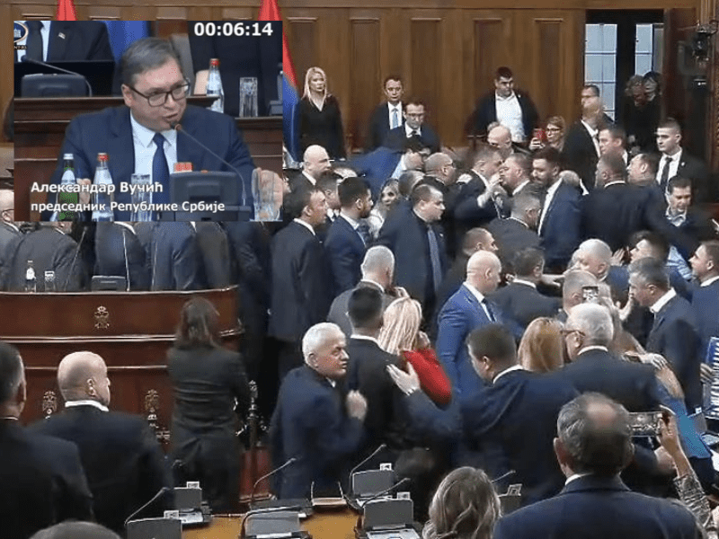 Haos u Skupštini Srbije: Vučić vrijeđao opoziciju, izbila i tučnjava
