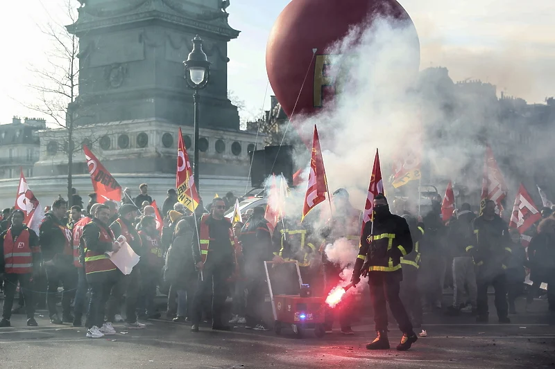 Sindikati za danas najavili paralizu Francuske i milione ljudi na ulicama zbog Macronove reforme