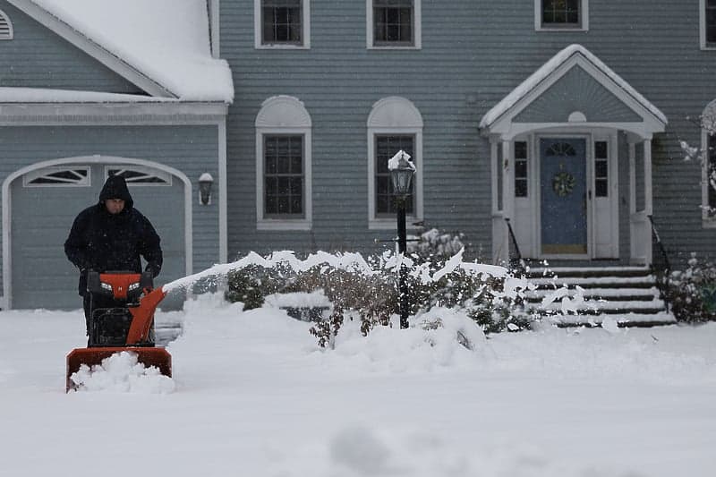 SAD se i dalje suočavaju sa olujnim vremenom: Više od 250.000 domova bez struje