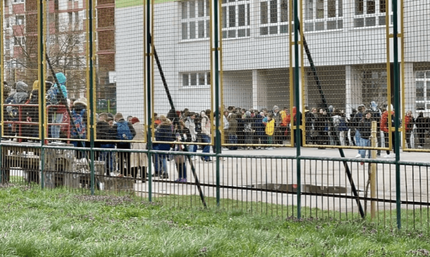 Više škola u Sarajevu evakuisano zbog dojava o postavljenoj bombi