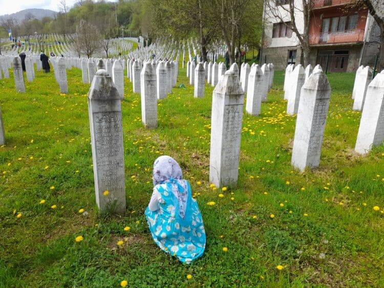 Zapaljeno 27 kuća: Godišnjica zločina u Srebrenici za koji niko nije odgovarao