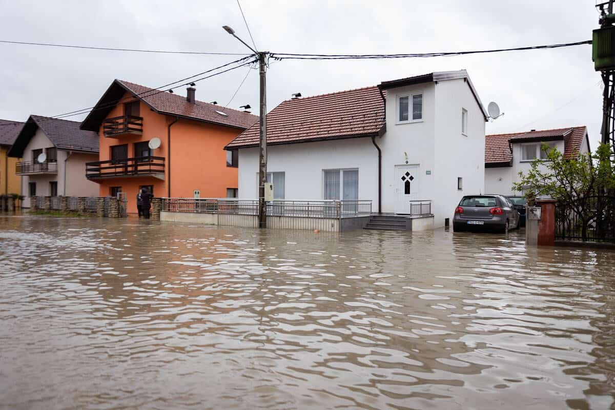 U Bihaću proglašeno stanje prirodne nesreće, brojni objekti poplavljeni