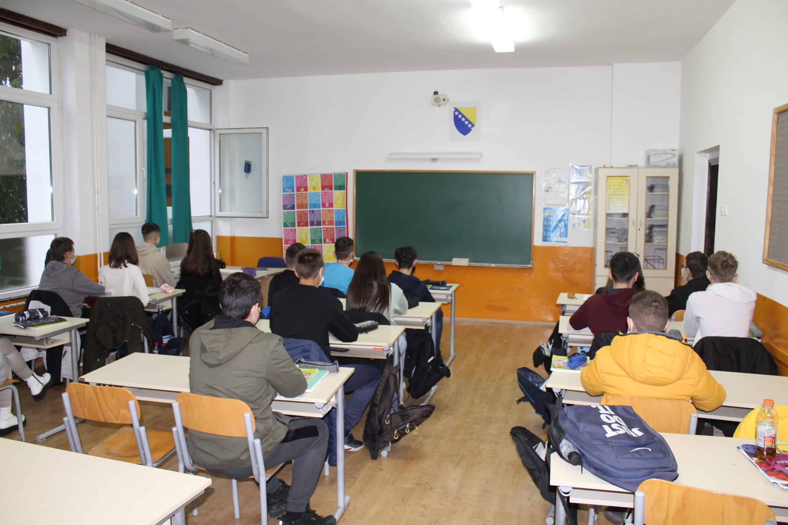 BIHAĆ: NAJAVLJEN SASTANAK PEGAGOGA ZBOG PREVETIVNOG DJELOVANJA NA UČENIKE