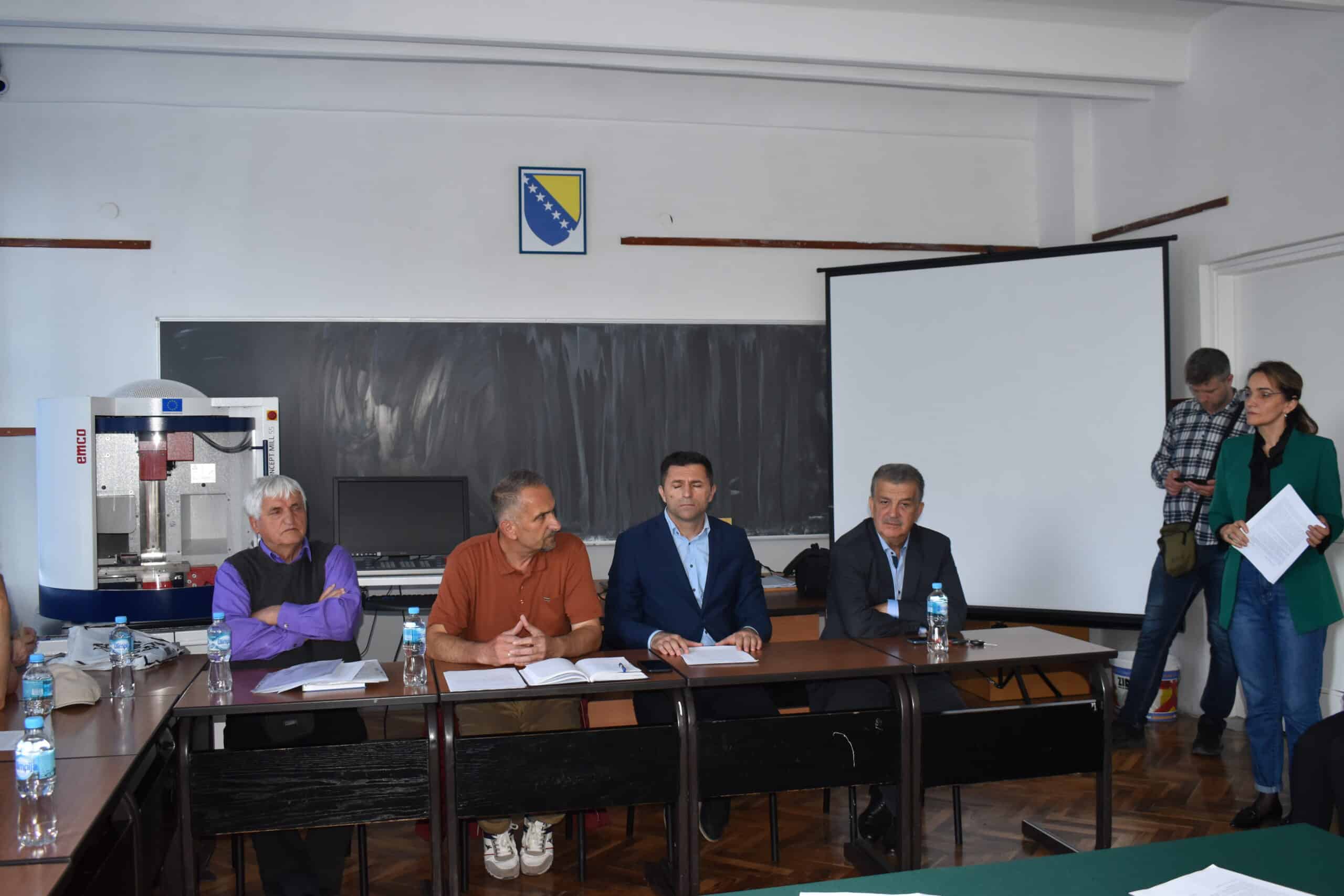 Održan Okrugli sto u čast sjećanja na kladuškog prof.dr. Huseina Džanića