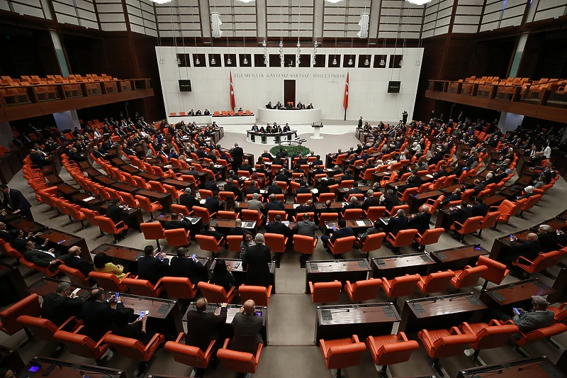 Erdoganova stranka izgubila značajan broj mjesta u parlamentu, ali će koalicija zadržati većinu