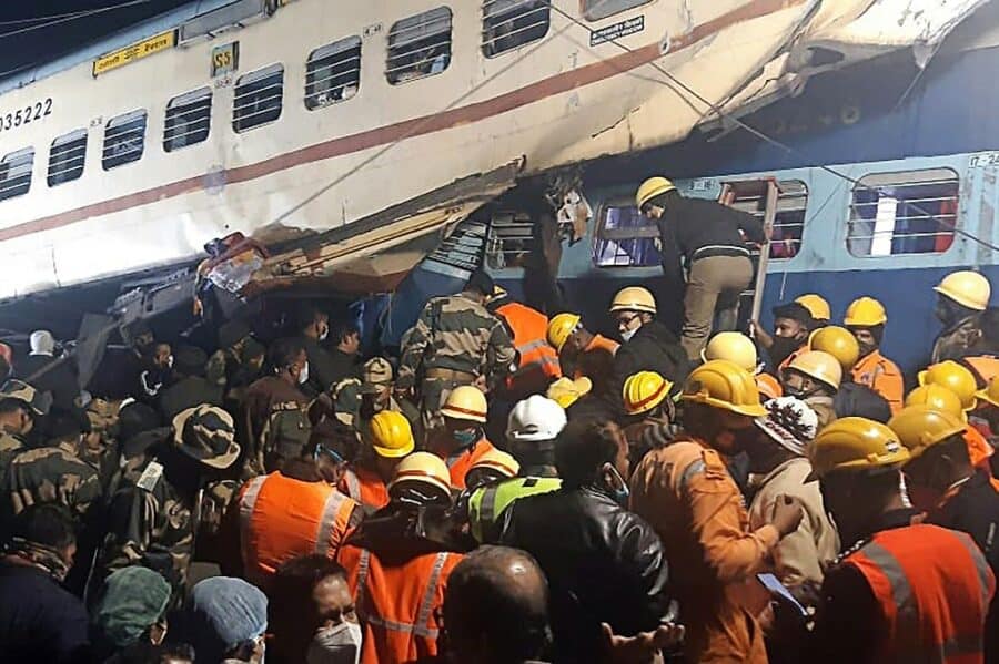 Sudar vlakova u Indiji: 50 ljudi je poginulo, 350 je ozlijeđenih