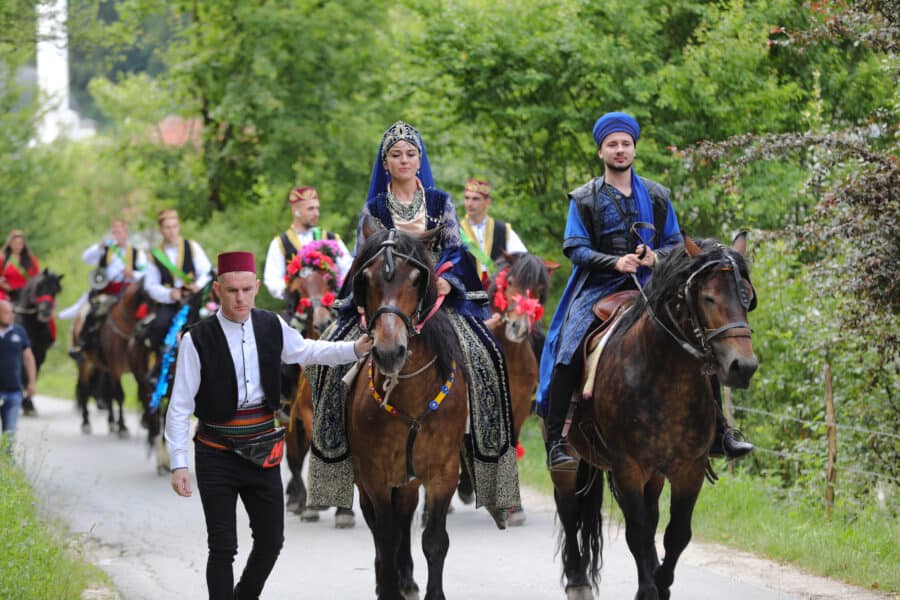 Manifestacija “513. dani Ajvatovice”: Konjanici iz Karaule krenuli ka Pruscu