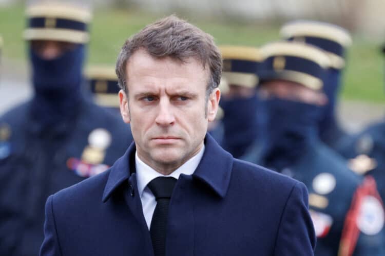 Francusku potresaju neredi, Macron razmišlja o blokadi društvenih mreža