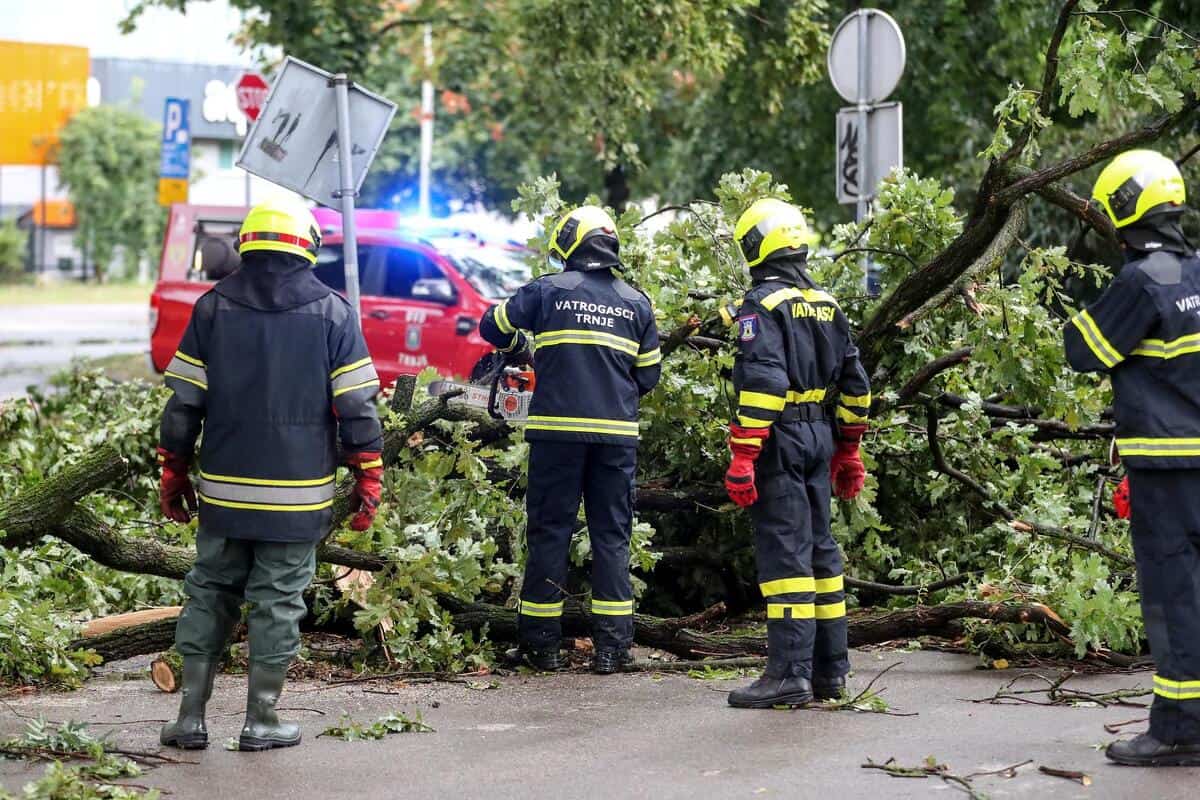 Nevrijeme izazvalo haos u Zagrebu: Poginule tri osobe, hitne službe zasute pozivima