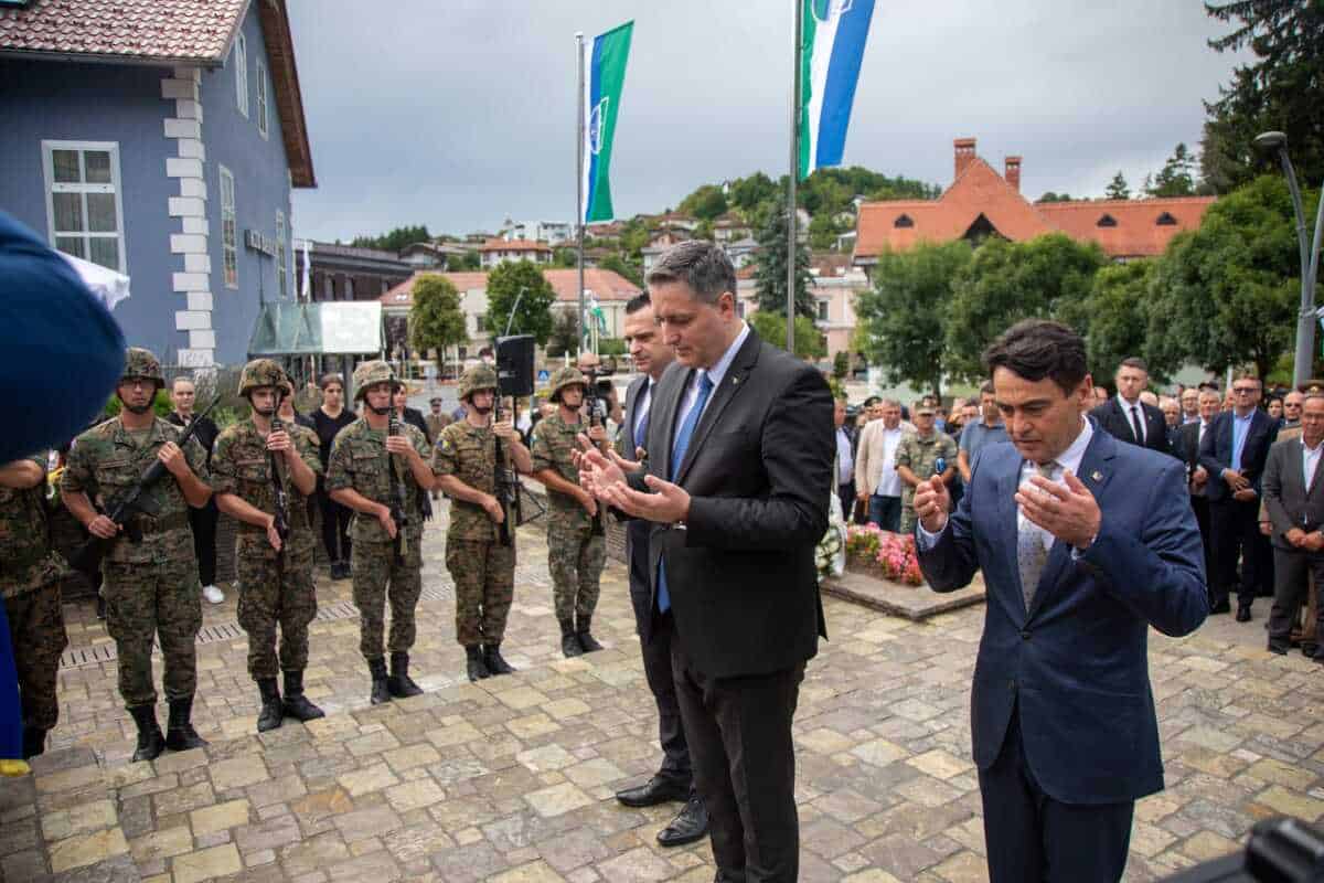 Bećirović u Cazinu: Deblokada Bihaćkog okruga je pečat slobodi za koji su zaslužni borci Armije RBiH
