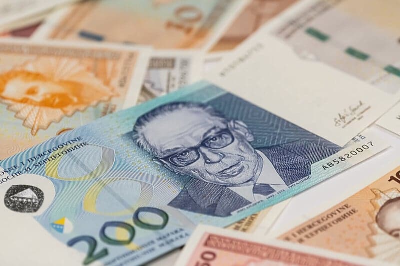 Bilježi se rast plata u BiH, prosječna neto primanja u prvom polugodištu iznosila 1.244 KM