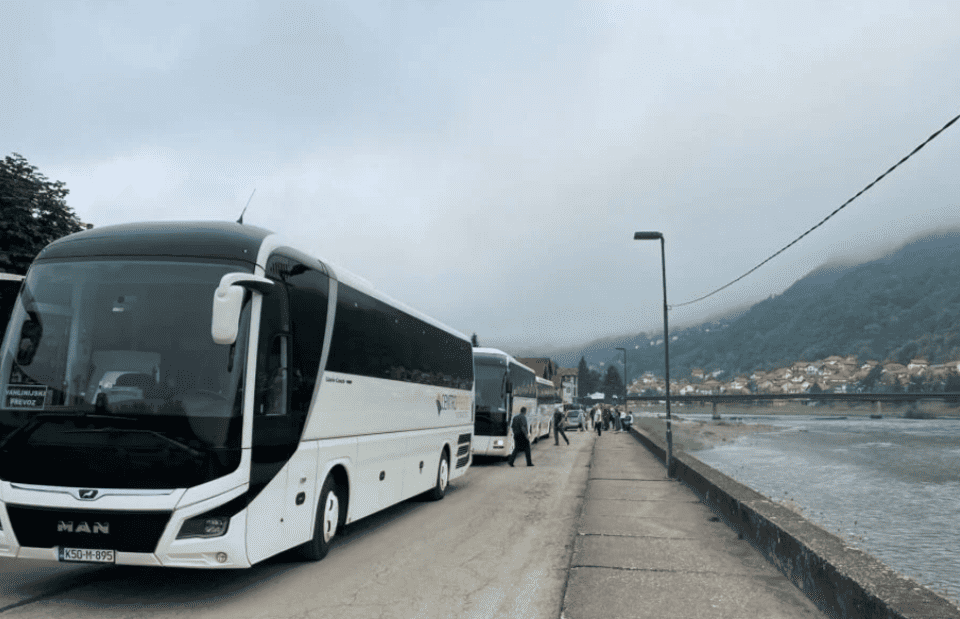 Veliki broj građana kreće iz Goražda na proteste ispred Suda BiH u Sarajevu