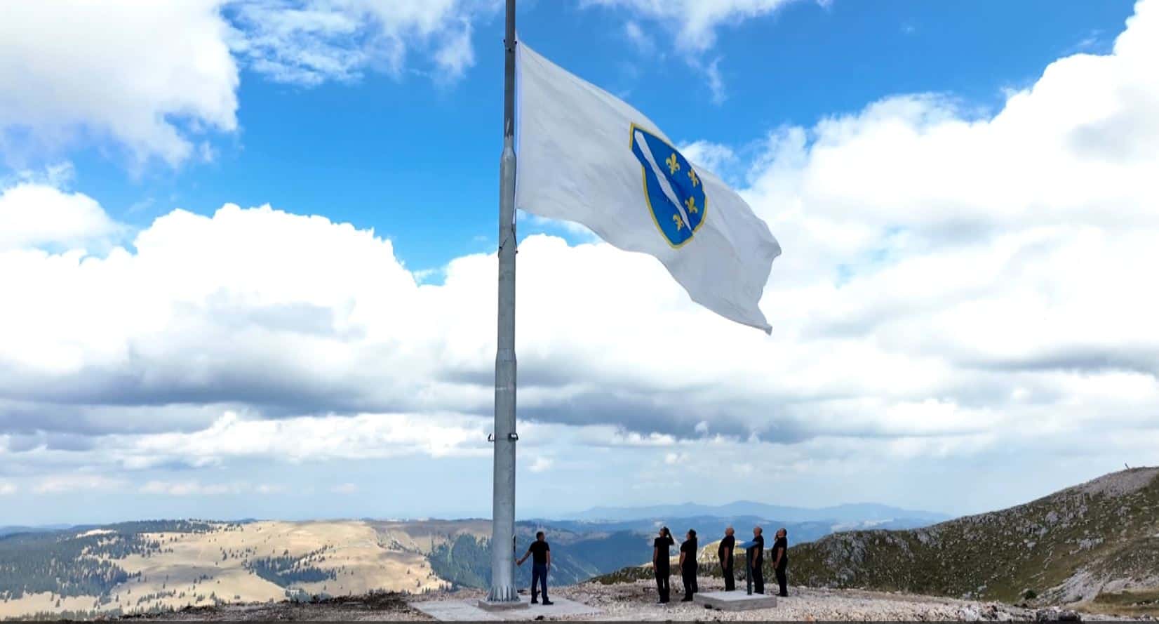 Najveća zastava Republike Bosne i Hercegovine podignuta na Vlašiću