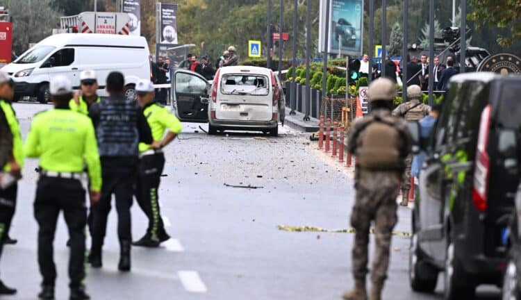 Teroristički napad u Ankari: Napadači aktivirali bombu, ranjeni policajci