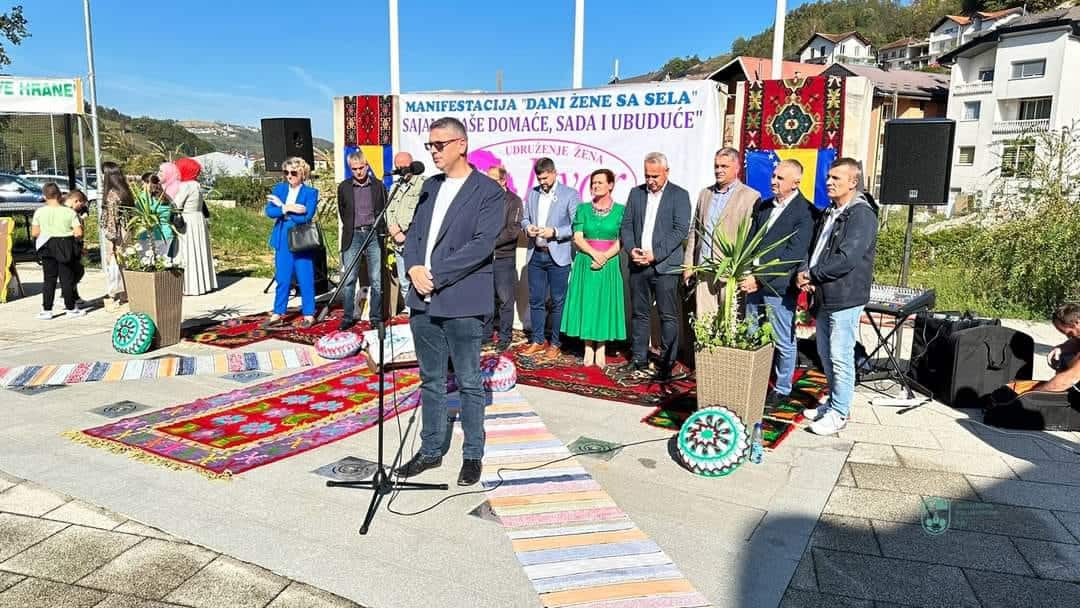U Bužimu otvoren sajam “Naše domaće, sada i ubuduće”