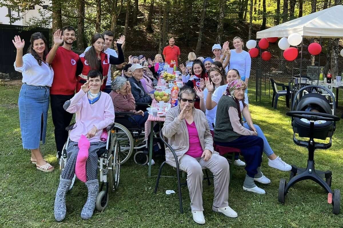 Volonteri Crvenog križa općine Velika Kladuša  posjetili Dom za stare „Villa Nadia“