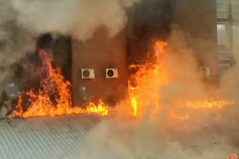 Požar u Banjoj Luci s Elektrokrajine se proširio i na hotel “Bosna”, gosti evakuisani