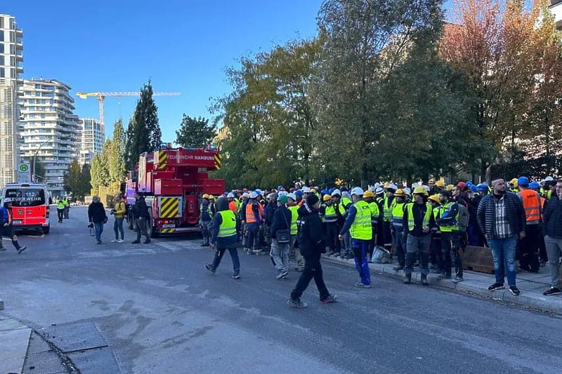 Detalji nesreće u Hamburgu: Najmanje pet radnika poginulo, brojni zatrpani u oknu lifta