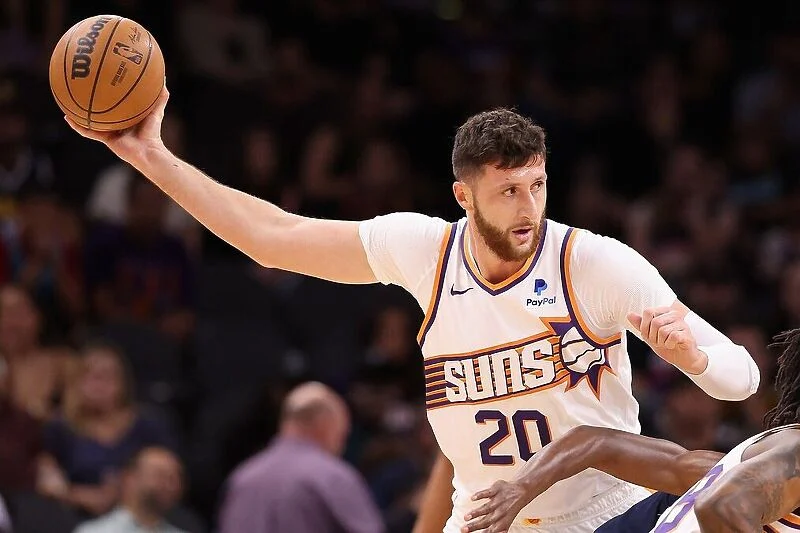 Nurkić dominirao pod košem i ostvario double-double, čudesni Antetokounmpo postigao 64 poena