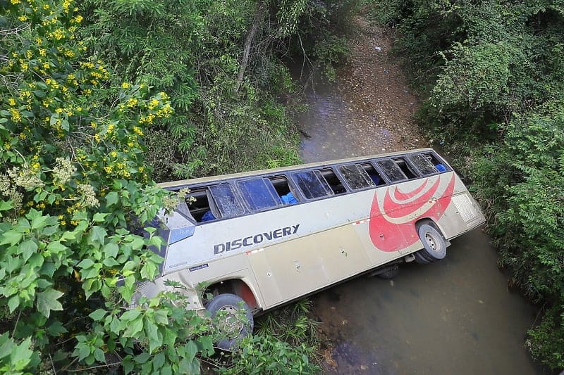 U prevrtanju autobusa u Turskoj poginulo devet osoba, 30 povrijeđeno