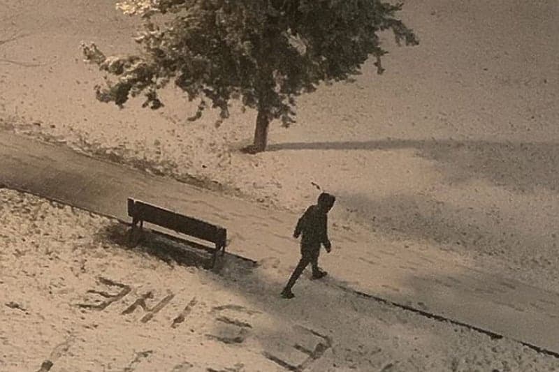 Poruka u snijegu ispred dječije bolnice u Beogradu rasplakala internet: Svaka čast, ljudino