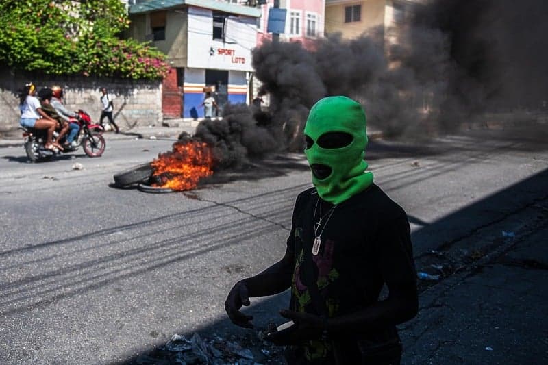 Vanredno stanje na Haitiju: Oružane bande upale u zatvor i oslobodile 4.000 zatvorenika
