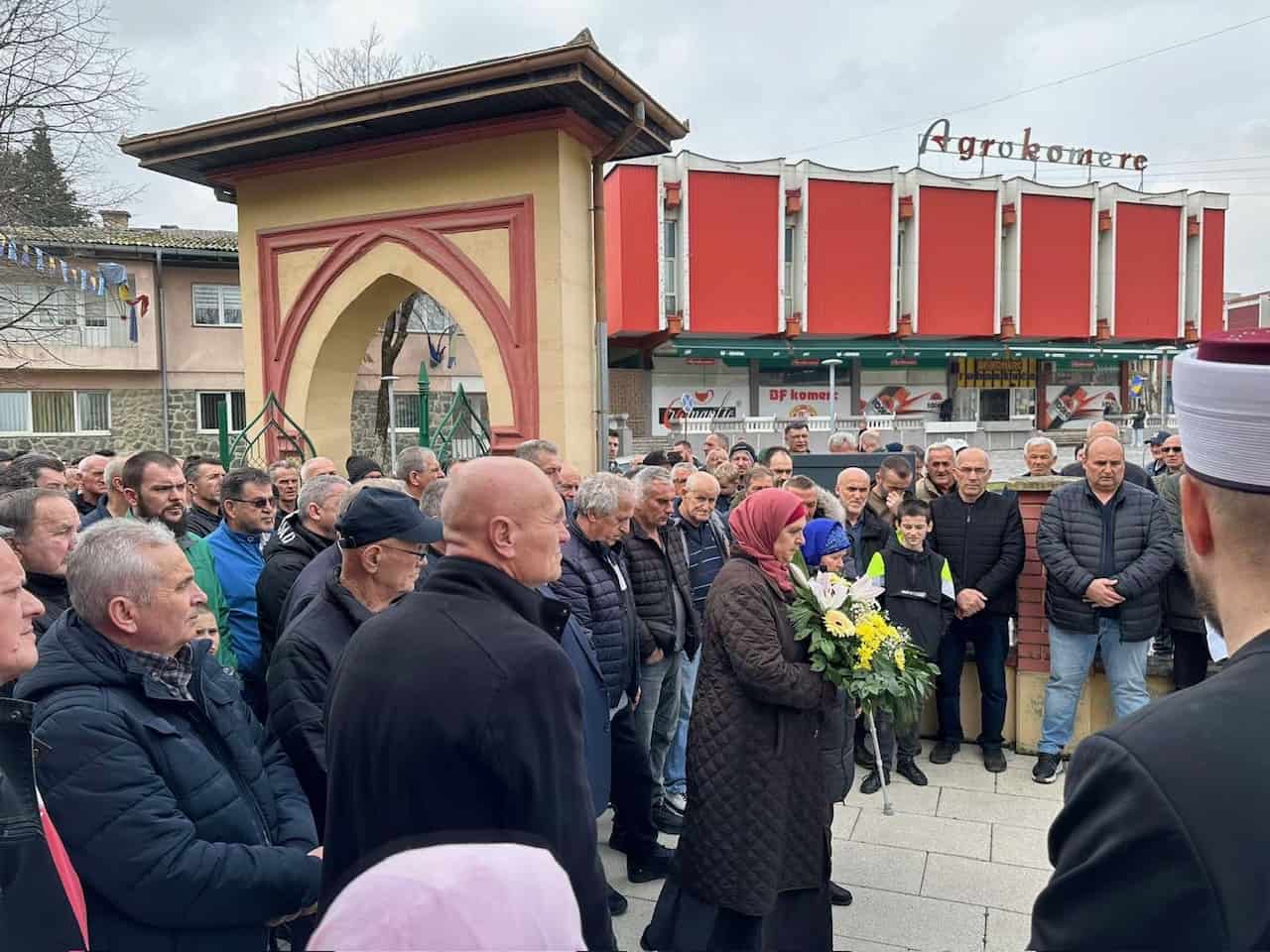 Polaganjem cvijeća u Velikoj Kladuši obilježen Dan nezavisnosti BiH