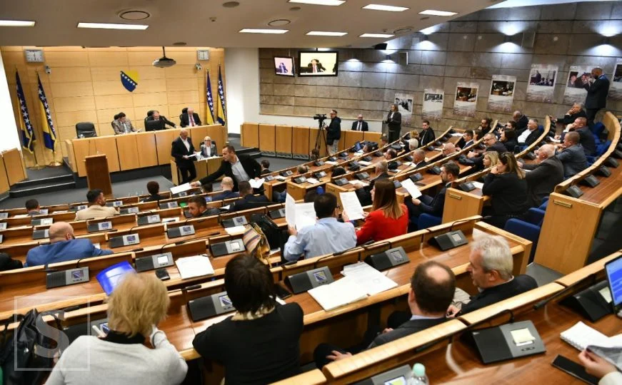 Ključna sjednica Parlamenta FBiH: Da li ćemo biti korak bliže neradnoj nedjelji?