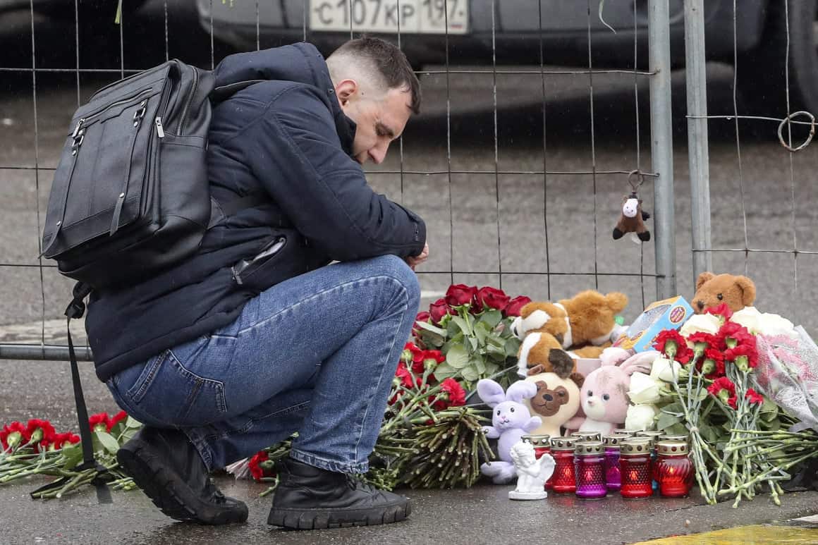 Rusi odaju počast žrtvama terorističkog napada u Moskvi: Pale svijeće i donose cvijeće i igračke