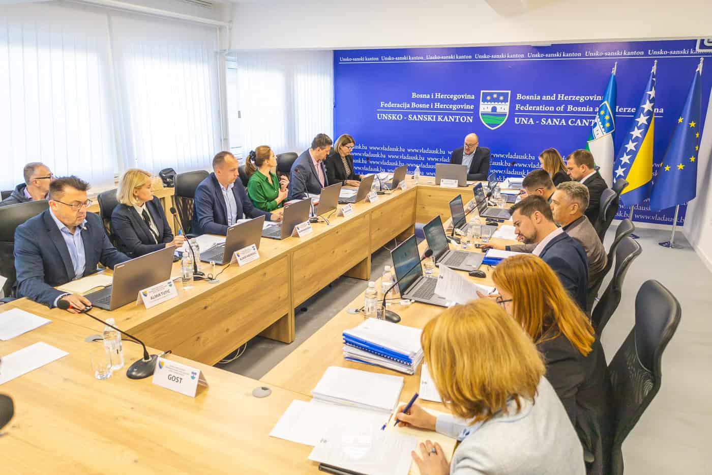 Vlada USK: Porodicama s tri i više djece 500 KM jednokratno