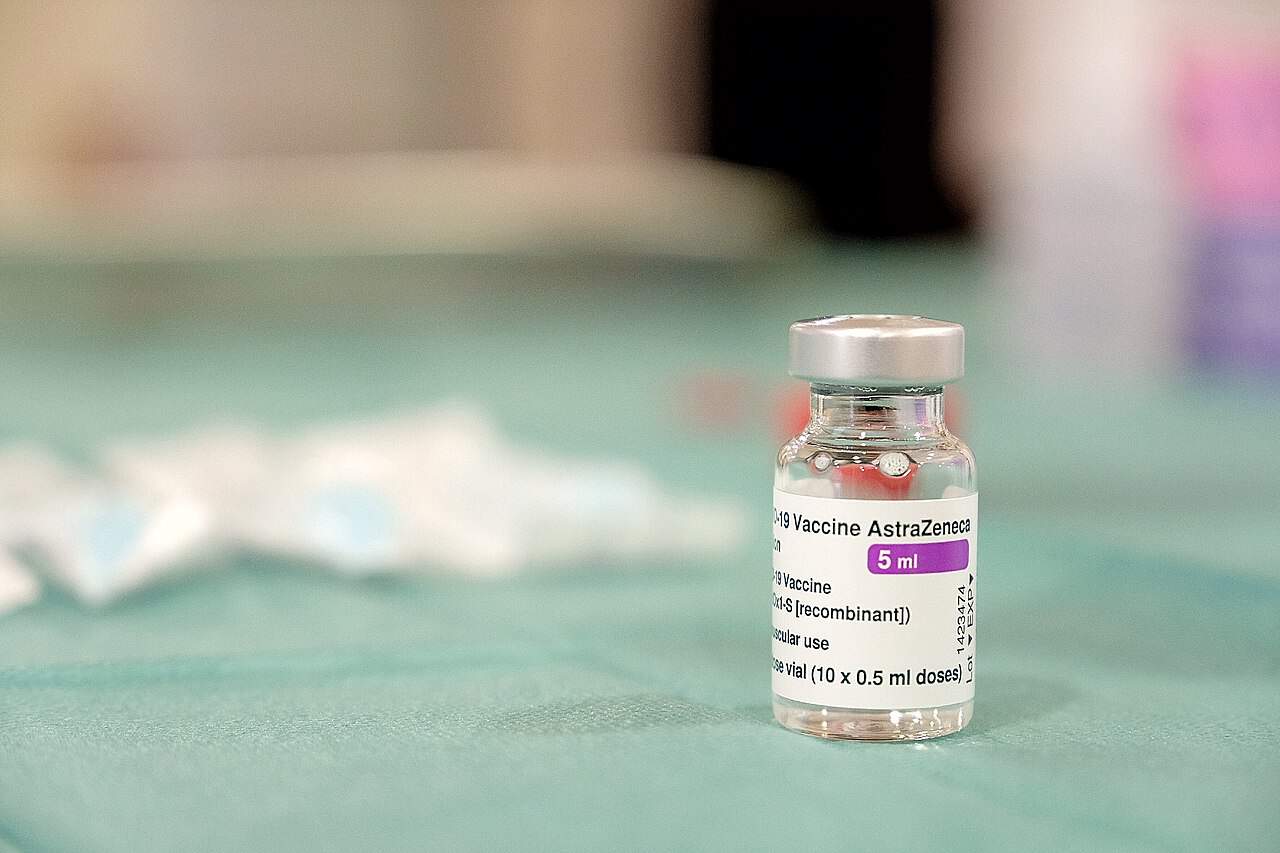 AstraZeneca priznala da njena vakcina protiv COVID-a može izazvati krvne ugruške