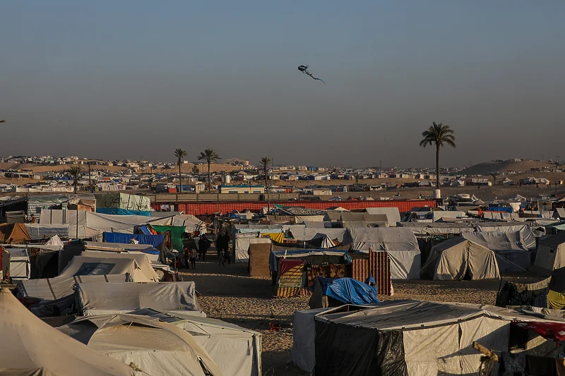 Dok traju pregovori o primirju Izrael bombarduje širom Gaze i prijeti napadom na Rafah