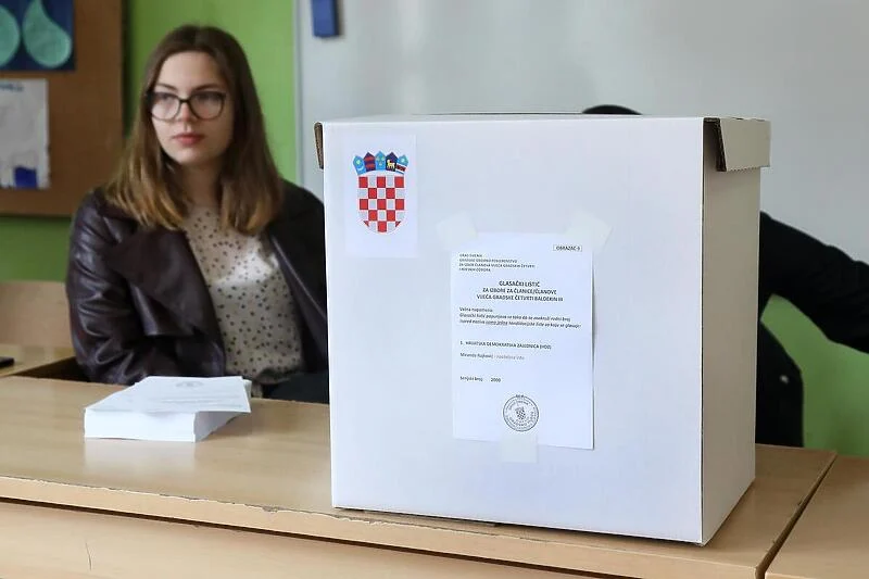 Počela je izborna šutnja u Hrvatskoj, a više od 100 hiljada birača u BiH glasa od danas
