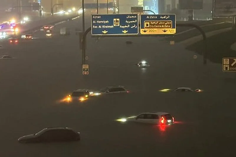U nezapamćenim padavinama u UAE stradalo 18 osoba
