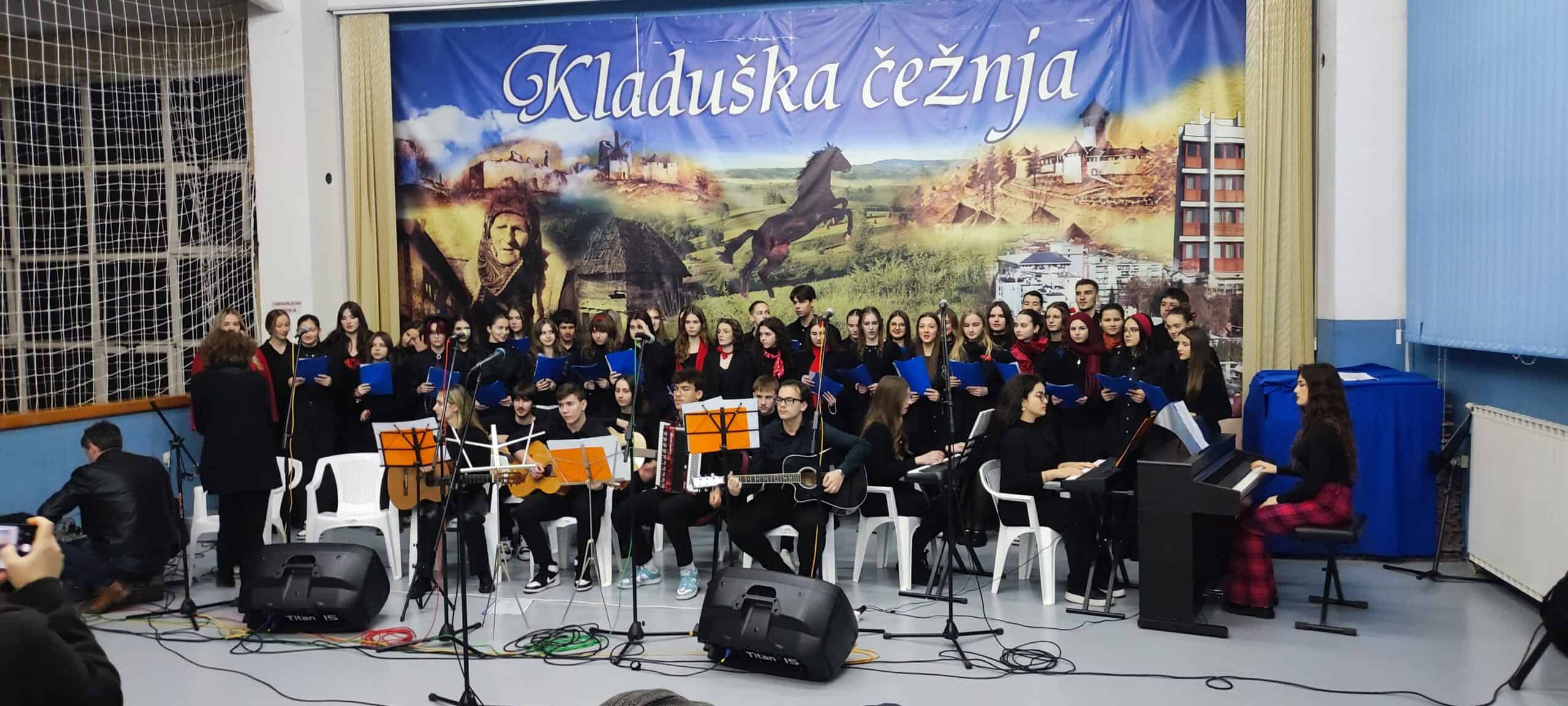 Sjajan koncert velikokladuških horova u Gradskoj dvorani