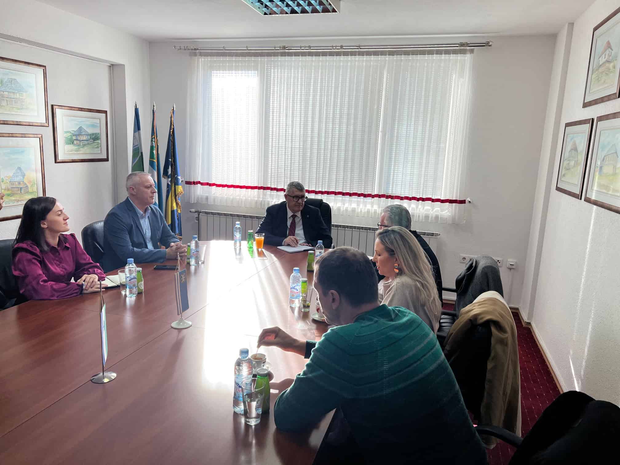 Armin Halitović u službenoj posjeti Velikoj Kladuši:  Razmjena iskustava i dogovori o projektima