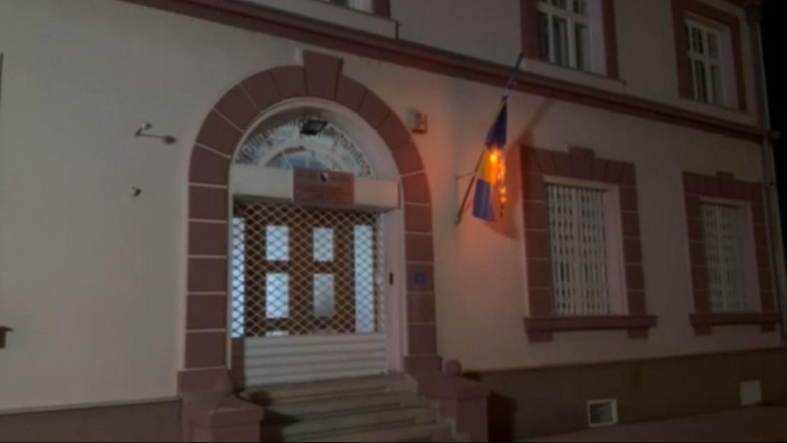 U Brčkom zapaljena zastava BiH na zgradi institucije Distrikta