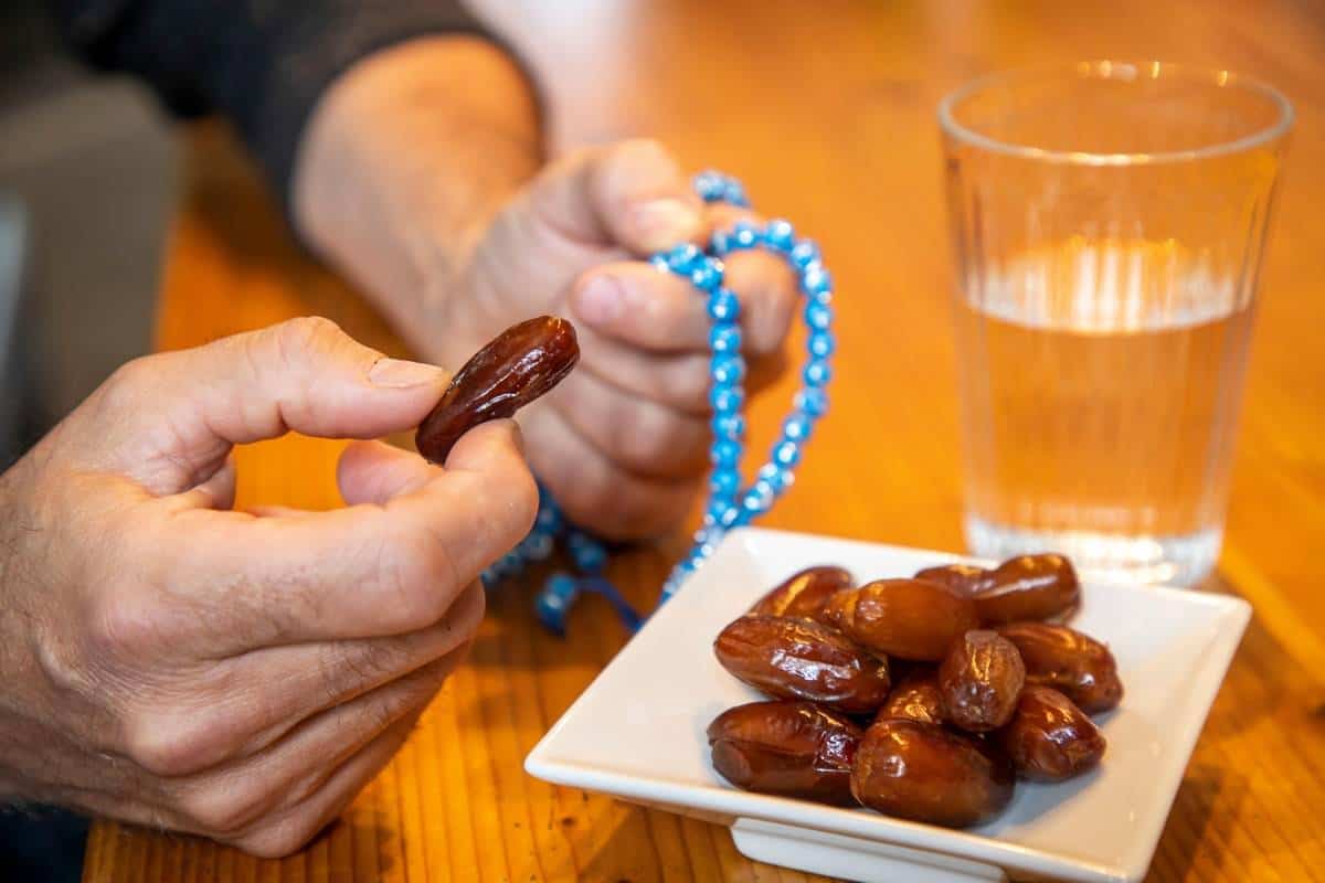 Zašto je tokom ramazana potrebno konzumirati lagane obroke za iftar