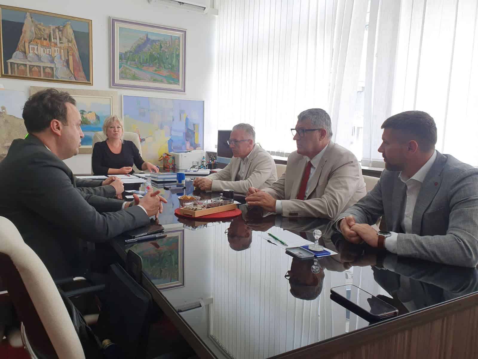 NAČELNIK HORVAT POTPISAO UGOVOR VRIJEDAN 600 000 KM ZA OBNOVU DOMA KULTURE