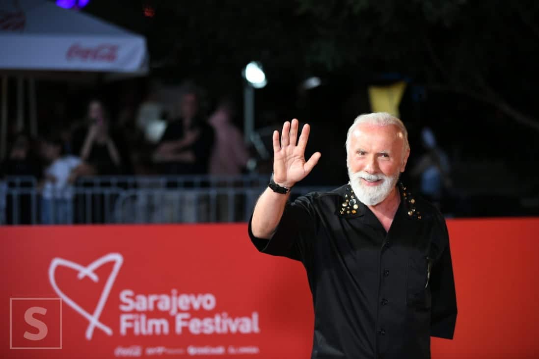 Dino Merlin prošetao crvenim tepihom SFF-a